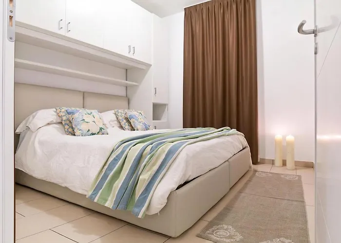 Le Castella & Beach לה קסטלה