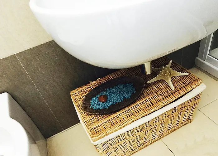 Le Castella & Beach לה קסטלה