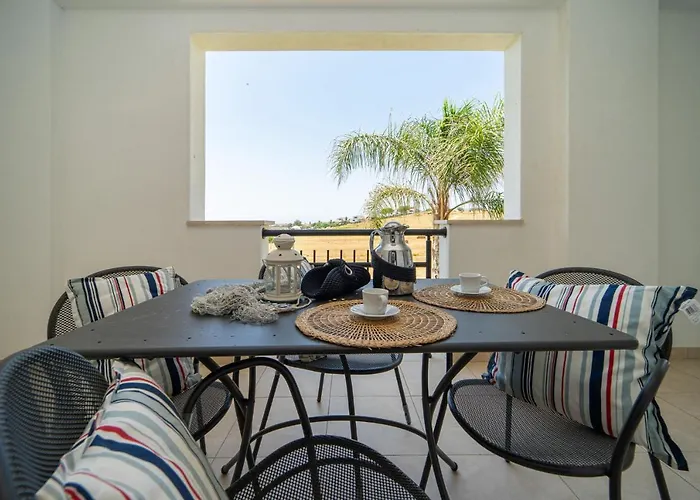 Le Castella & Beach לה קסטלה