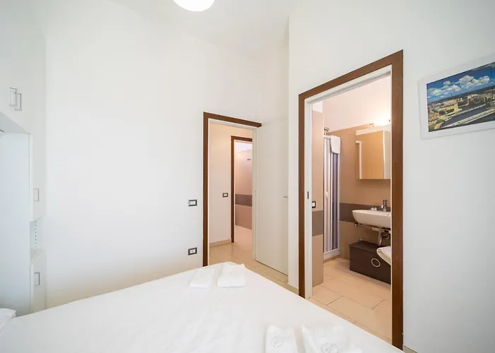 Le Castella & Beach לה קסטלה