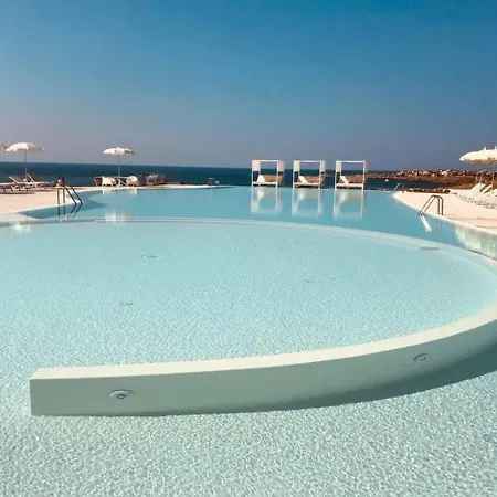 Le Castella & Beach Aparthotel 3*