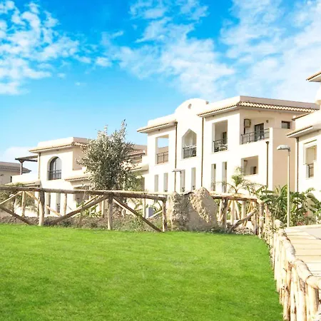 Le Castella Aparthotel 3*