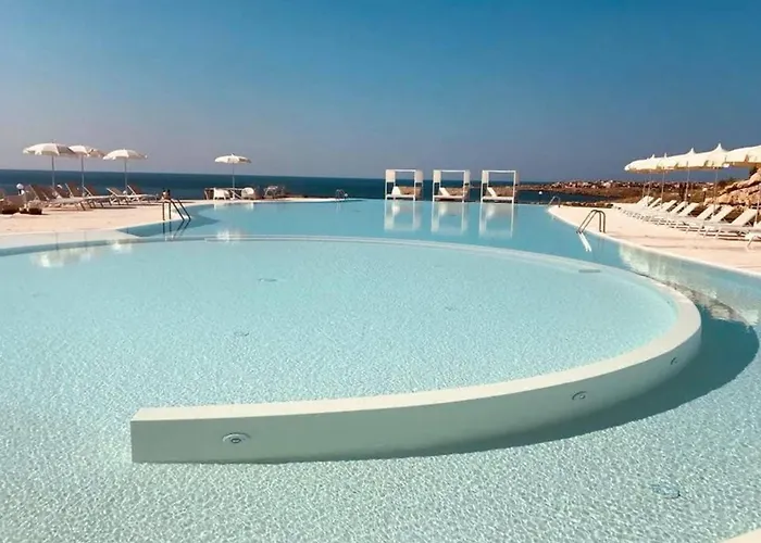 Le Castella Aparthotel 3*