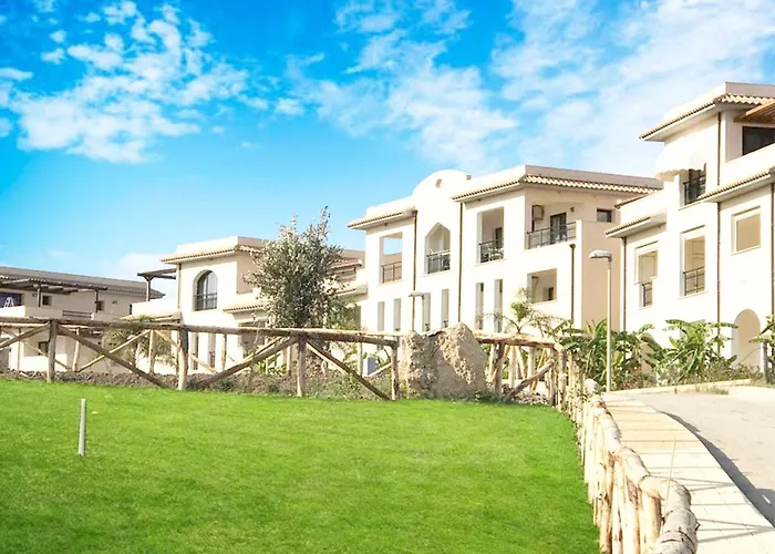 Le Castella Aparthotel 3*